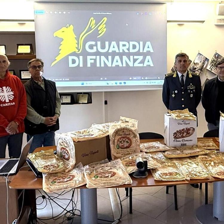 Sequestrate pizze precotte in Albania ed etichettate Made in Italy