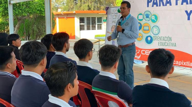 Autoridades judiciales y de prevención del delito orientan a estudiantes de bachillerato