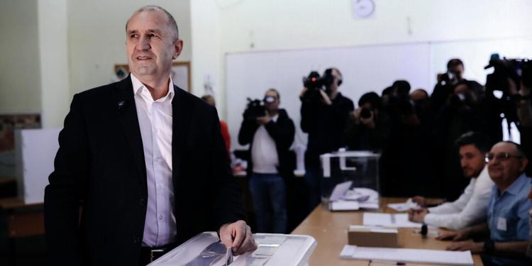 Elezioni in Bulgaria, l'euroscettico Rumen Radev verso la vittoria