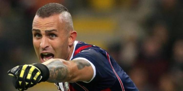 Vip spiati dallo sport allo spettacolo: tra le vittime anche l’ex Crotone Cordaz e altri volti noti come Britti e Del Santo