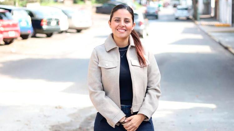 Paula Trade atiende quejas sobre Socavón