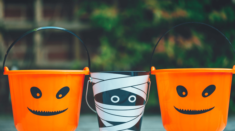 AMR offers Halloween safety tips for trick-or-treaters, parents