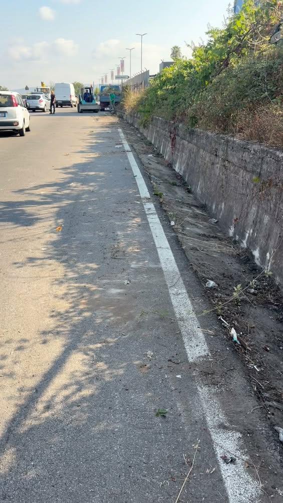 🚧Oggi 10 agosto 2026.🚜 Continua la pulizia straordinaria della circonvallazione.  Non ci tocca. Sia chiaro! È stata so...