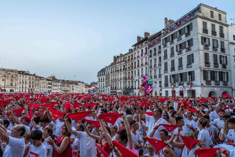 Fêtes de Bayonne 2026 : le bilan de la dernière nuit, entre ambiance calme et incidents sérieux