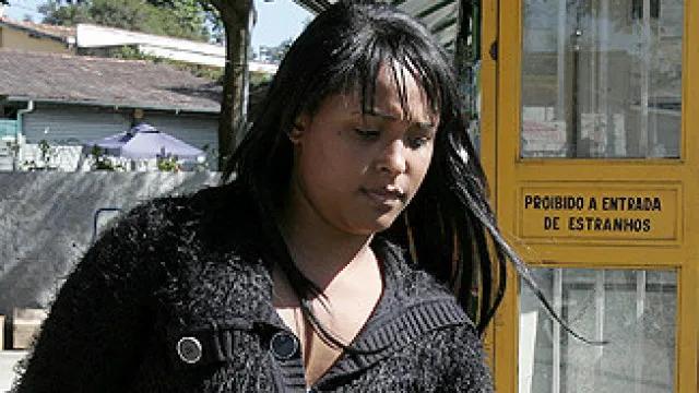 Ex-mulher do goleiro Bruno está intubada em estado grave