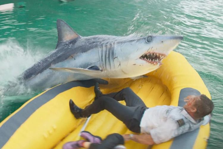 Un crash d'avion, des requins affamés, que vaut vraiment le film d'horreur Deep Water&nbsp;?