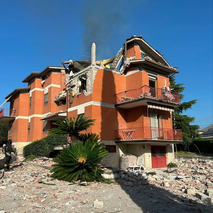 Esplode un'abitazione a Cassino, due ustionati gravi