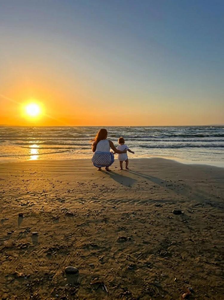 Jinky Jim Daughter and Granddaughter Beach Corfu