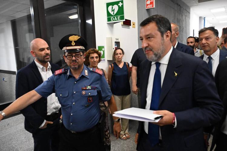 Saviano assolto: per i giudici si può dire "Salvini malavitoso"