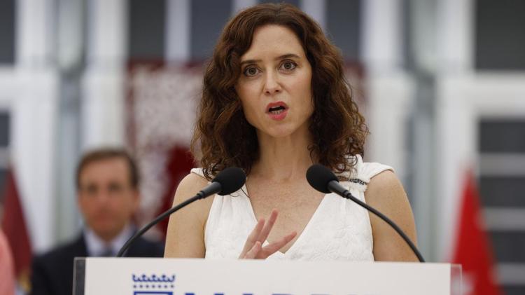 Ayuso recalca que ya ha "dicho todo" sobre el ático y zanja: "Está en venta, chao pescao"
