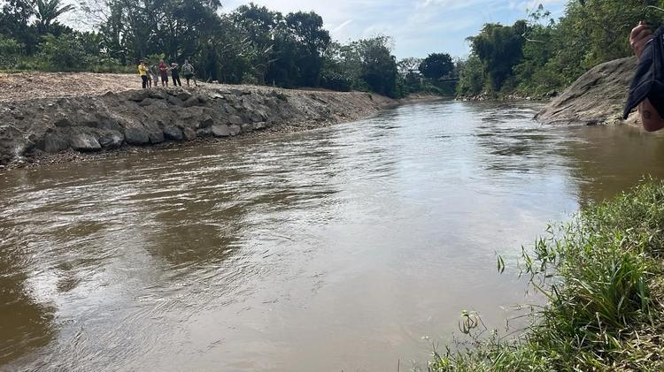 Criança de 6 anos desaparece em rio de Santo Amaro da Imperatriz