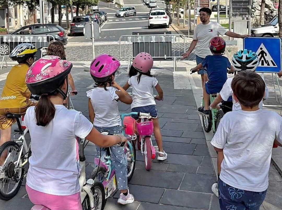 Sicurezza stradale a Caggiano: educazione e prevenzione in Piazza Lago