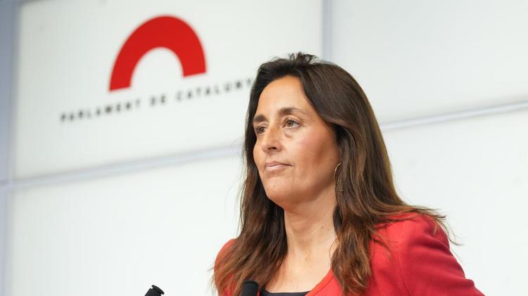 Miles de docentes se manifiestan en Barcelona y convocan una huelga el día de la visita del Papa