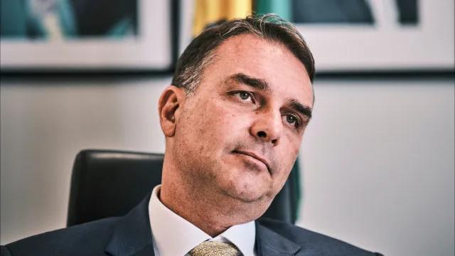 Operação contra Castro agrava cenário em reduto de Flávio Bolsonaro