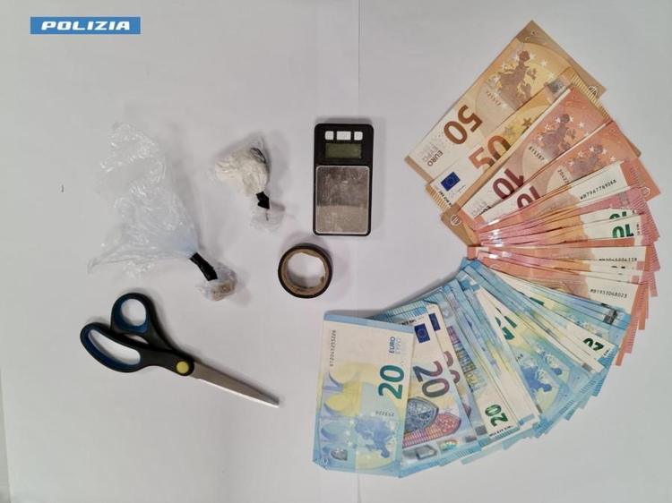 Lecce, spaccio di cocaina ed eroina: arrestato 54enne