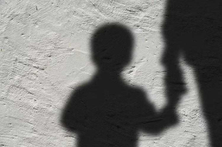 Homem é condenado a mais de 166 anos de prisão por crimes sexuais contra crianças no RS; esposa recebe pena de 20 anos