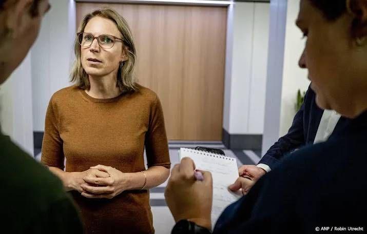 Minster Boekholt (D66) wil gemeentes nu niet aanspreken op huizen statushouders
