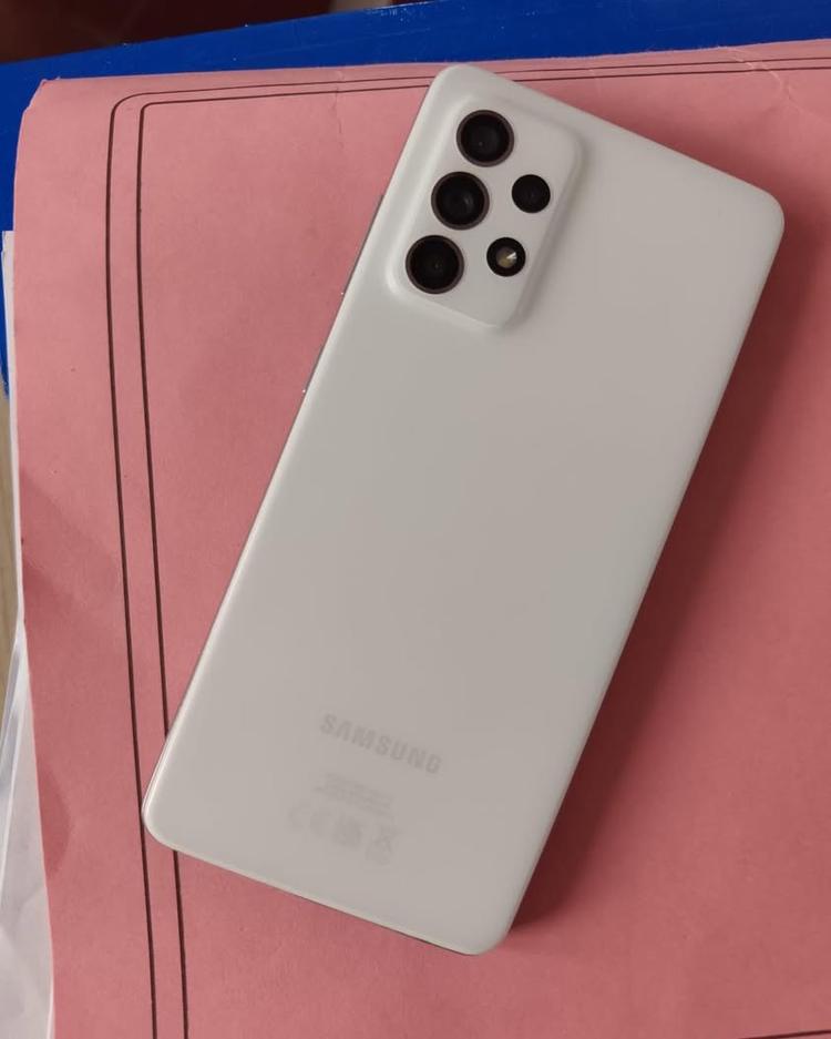 🟡AVVISO🟡 È stato ritrovato questo telefono in zona Via Allarello, Il proprietario può ritirarle presso l'ufficio della...