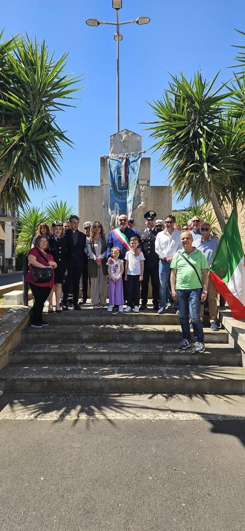 Oggi, in occasione della Festa della Repubblica, la nostra comunità si è ritrovata attorno al Monumento ai Caduti, dove...