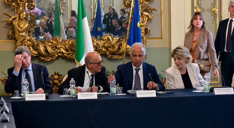 Piantedosi a Bari: vertice sicurezza su mafia e criminalità
