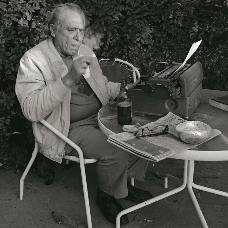 Charles Bukowski: Bildband „Bukowski. The Shooting“ zeigt Fotografien von  Abe Frajndlich