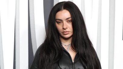 Charli XCX responde às reações à sua ‘mudança’ de estilo musical