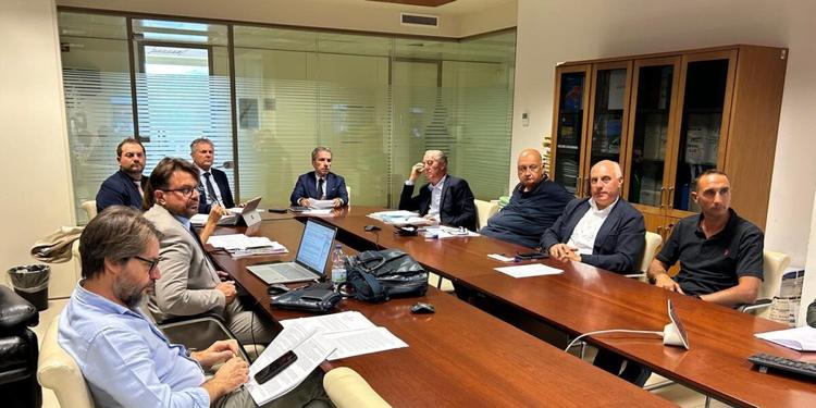 Rebus concessioni balneari, i Comuni della Calabria tra linee guida e bando-tipo