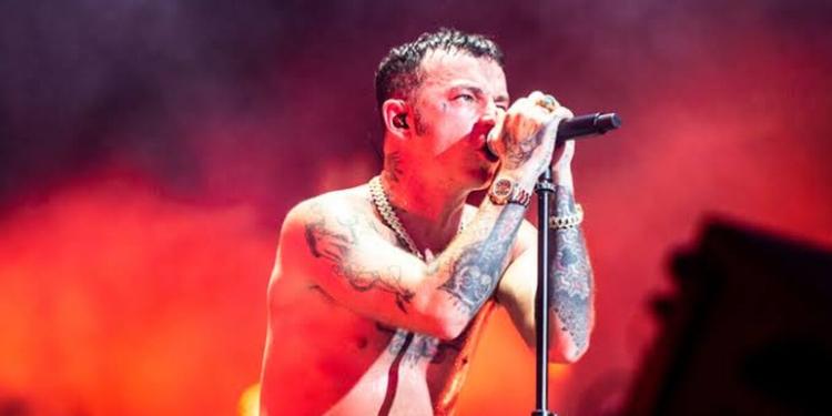 Il rapper Salmo ricoverato a Catania, ma il tour non si ferma
