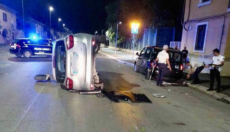 Foggia, perde controllo dell’auto e si schianta contro veicolo in sosta