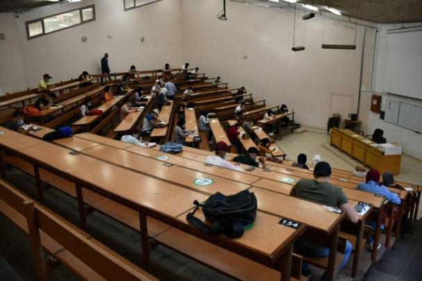 مطالب حقوقية بالتجميد الفوري للعمل بنظام الرسوم الجامعية