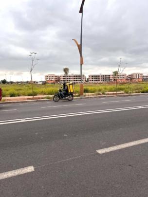 تهيئة طريق الشريفية.. لماذا حرمت الساكنة من المساحات الخضراء؟