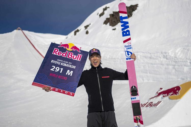 Saut à ski : en volant 291 mètres en Islande, Ryoyu Kobayashi explose le record du monde