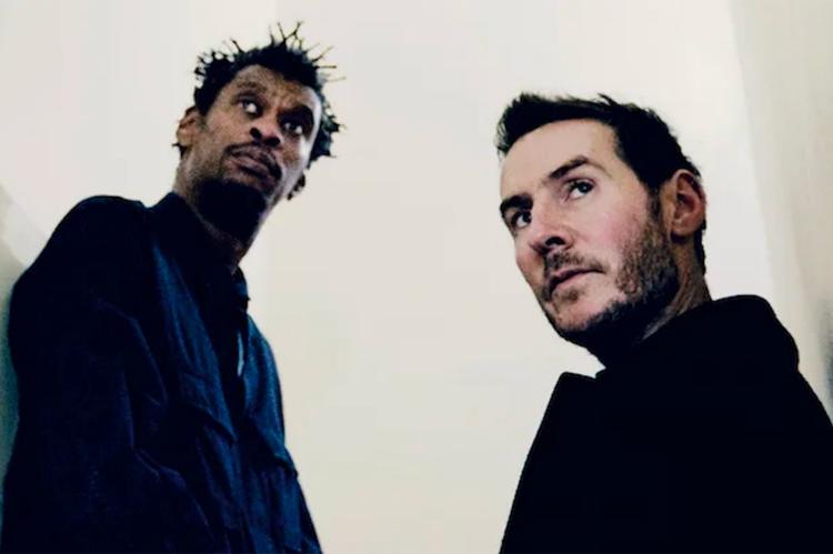 Massive Attack et Tom Waits : Une alliance de légende pour le single « Boots On The Ground »