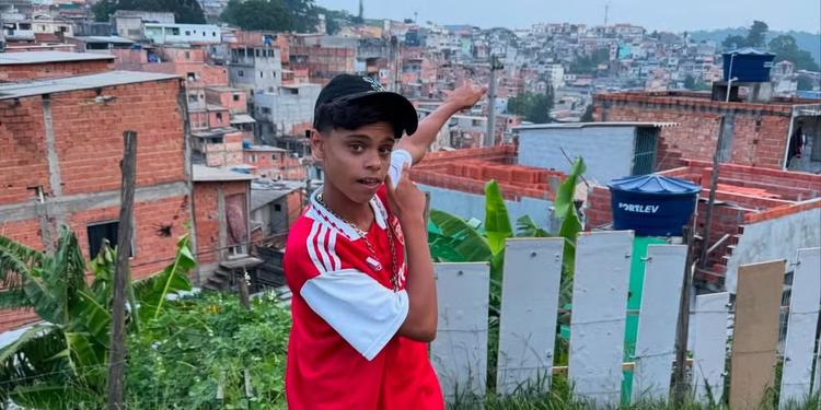 'Um menor sonhador': Quem é MC Chaverin, artista de Uberlândia que viralizou com o Coral das Quebradas