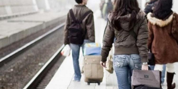 Dal “tengo famiglia” ai feudi pubblici: la Sicilia, il potere che non cambia mai e soffoca il futuro