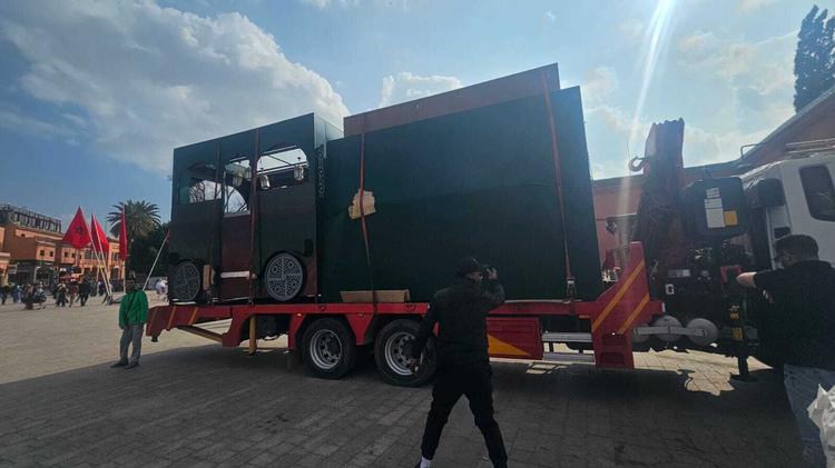 الكشف عن نمودج لعربات بيع المأكولات و الفواكه الجافة بجامع الفنا