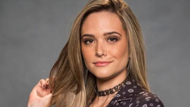 Juliana Paiva anuncia noivado com Danilo Partezani