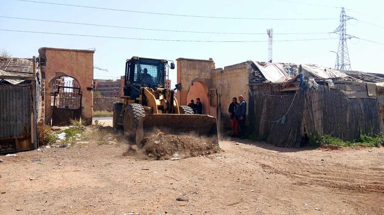 سلطات مراكش تهدم براريك عقار سوق الاربعاء بدوار العسكر +صور