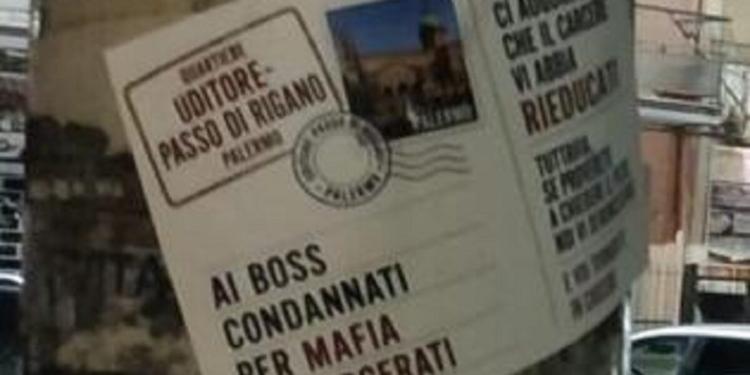Cartoline per i boss scarcerati: "Se tornate a chiedere il pizzo vi denunciamo". Apparsi centinaia di adesivi a Palermo