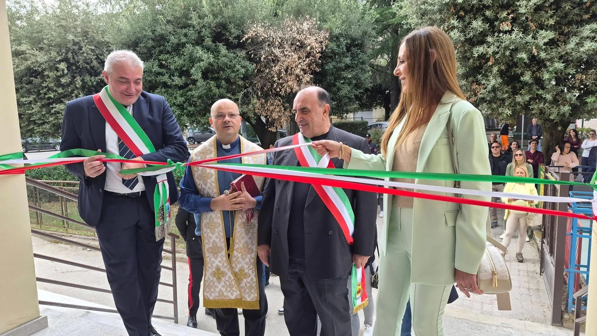 Petina inaugura la rinnovata scuola Giovanni Pascoli