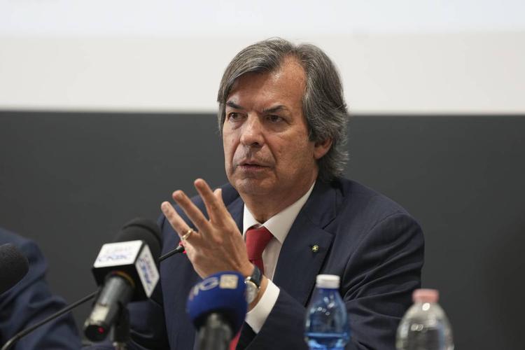 Nasce Super Intesa ora anche l'Italia avrà una banca da 2.000 miliardi