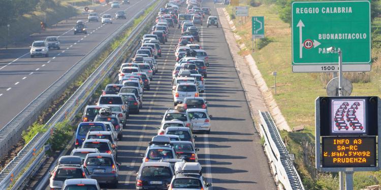 Anas, scatta il piano estivo per l'esodo: previsti oltre 27 milioni di spostamenti nel weekend. Bollino rosso per Calabria e Sicilia