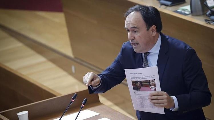 Las trampas de Pérez Llorca con el sueldo de los docentes: seguirán por debajo de la media pese a la subida de 200 euros