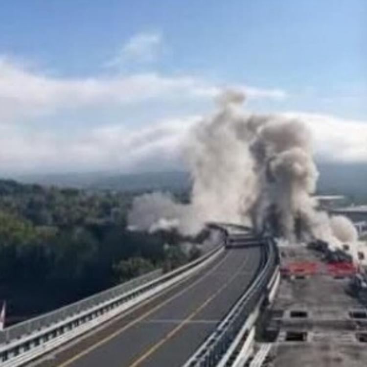 La spettacolare demolizione di 13 campate del viadotto Tevere
