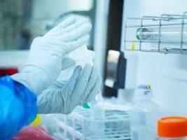 Melanoma, vaccino a mRNA in fase tre: primi risultati positivi contro recidive e metastasi