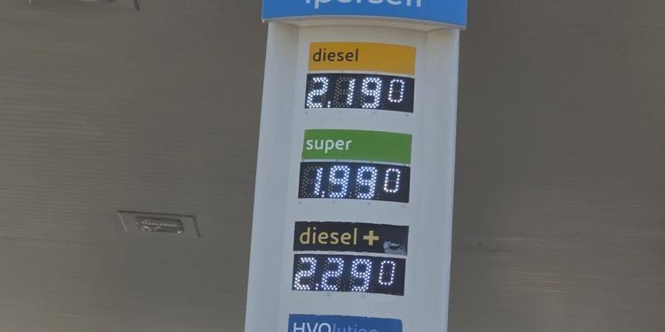 Eni: il price cap resta, ma il prezzo alla pompa aumenta senza il taglio delle accise. Ecco quanto costano ora gasolio e benzina