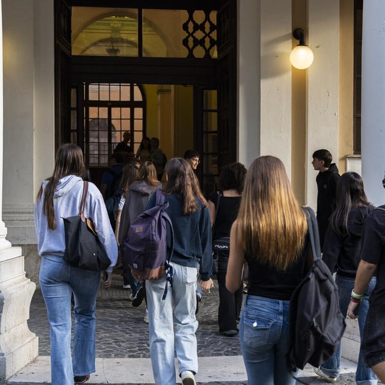 Primo giorno di scuola per gli studenti di 7 regioni d'Italia