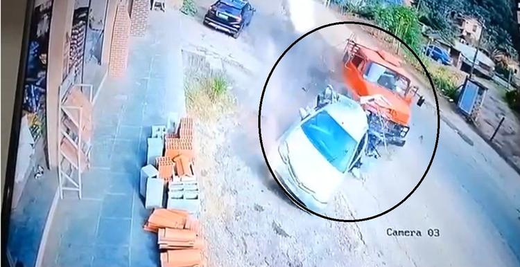 VÍDEO: Novas imagens mostram caminhão desgovernado atingindo carro em acidente que matou três pessoas na Serra do RJ