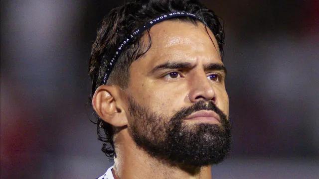 Santos acerta a rescisão de contrato com o volante Tomás Rincón