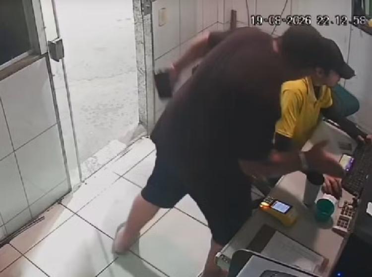VÍDEO: cliente dá tapa no rosto de frentista em Casimiro de Abreu